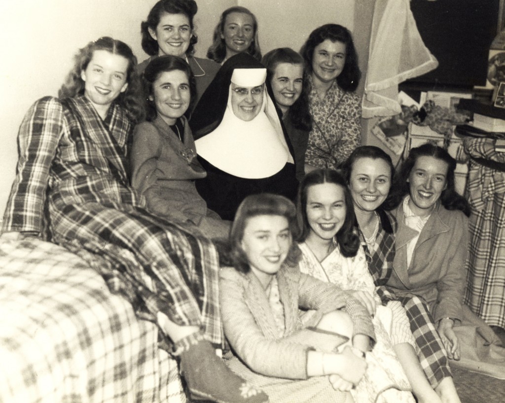1947studentswithMotherMadelineClary036
