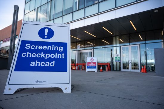 A sign for a health checkpoint
