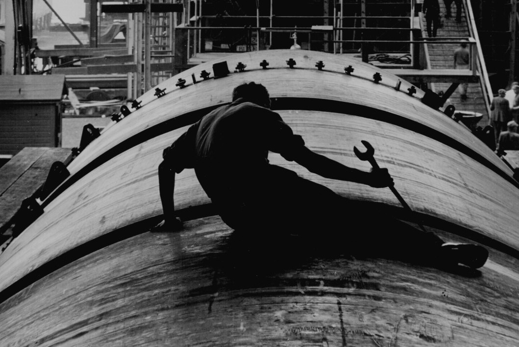 Roosevelt extends working hours for war industries World War 2.0