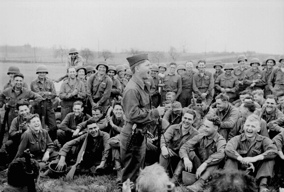 How Entertainers Are Supporting the War